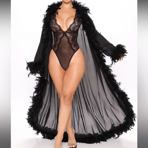 Luxurious Feather Mesh Long Robe - Picture 2 of 4